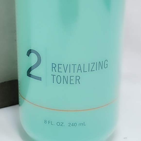 Rodan + Fields Proactiv Revitalizing Toner - Picture 2 of 3